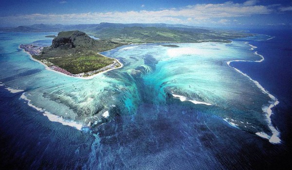 Подводный-водопад-на-Маврикии-2